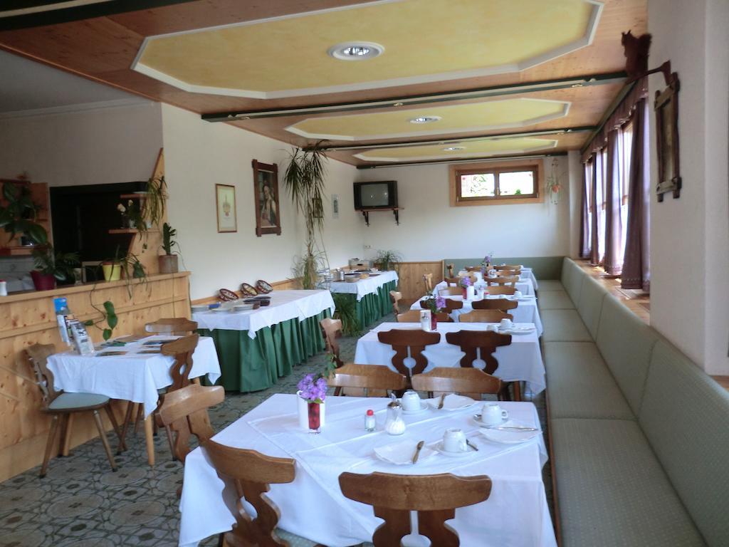 Hotel Weisses Roessl Werfen Exterior foto