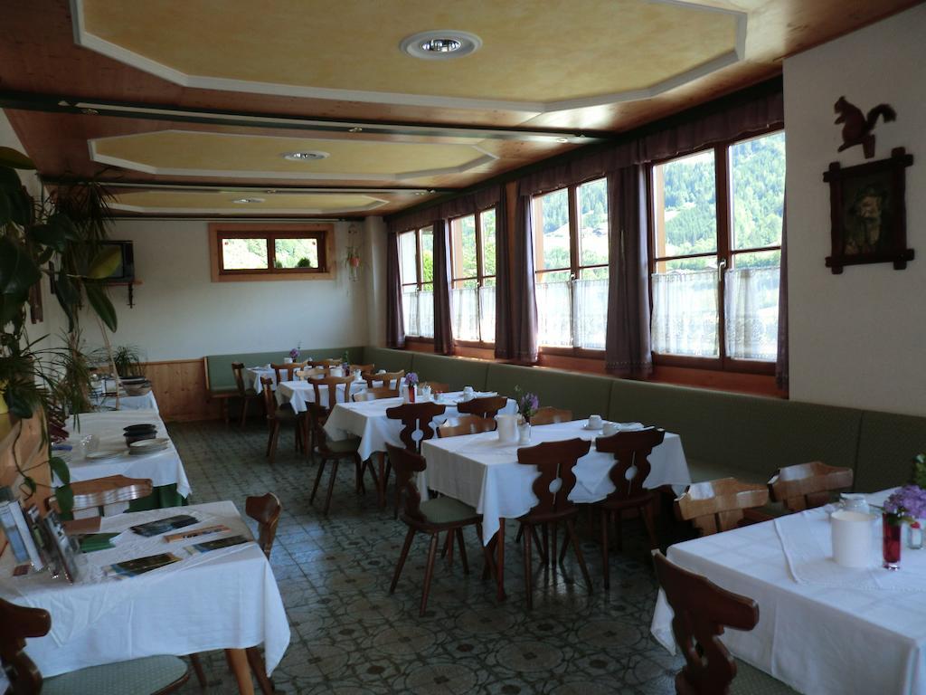 Hotel Weisses Roessl Werfen Exterior foto